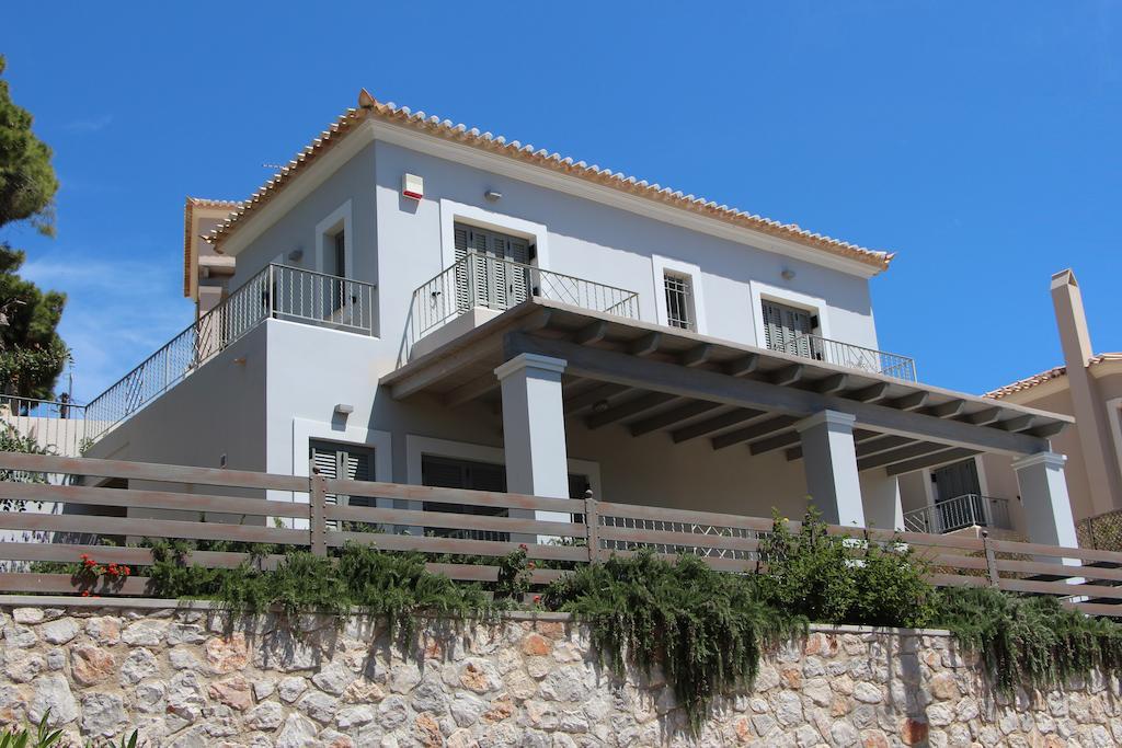& Porto Heli
